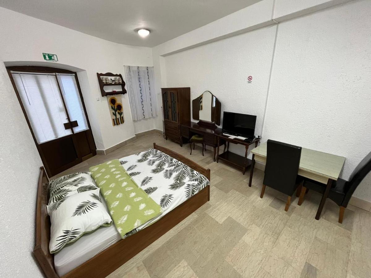 Old Town Apartment Медулин Экстерьер фото