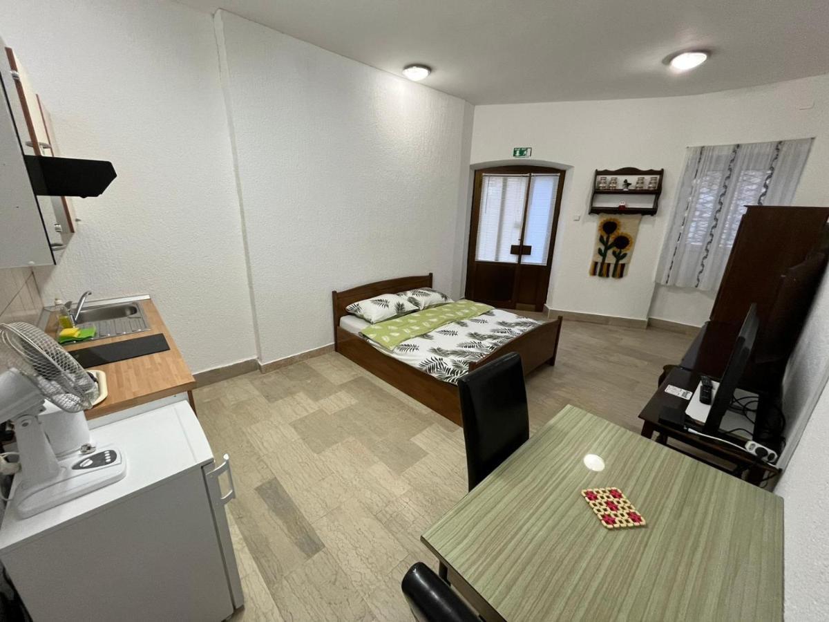 Old Town Apartment Медулин Экстерьер фото